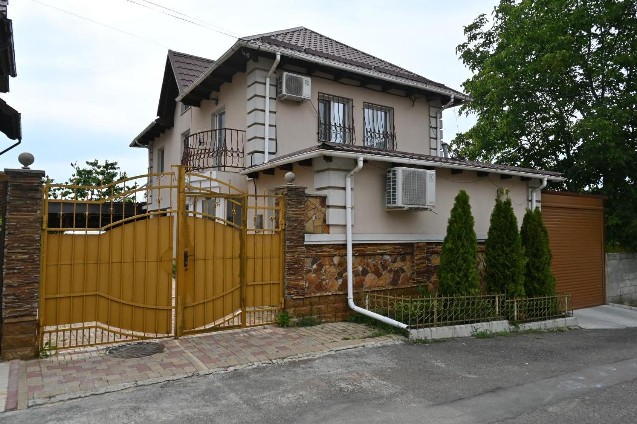 Bright And Cozy Home With Personal Terrace Chisinau Exterior foto